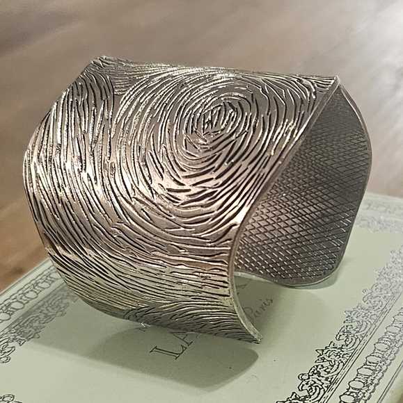 Vintage Mid Century Carved Modern Wide Open Cuff Bracelet Spiral Design. - Picture 3 of 8